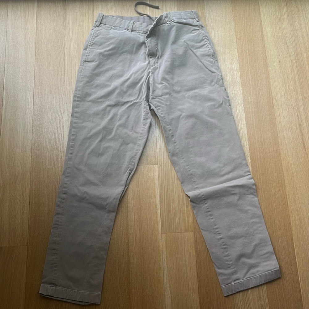 Men’s Uniqlo khakis